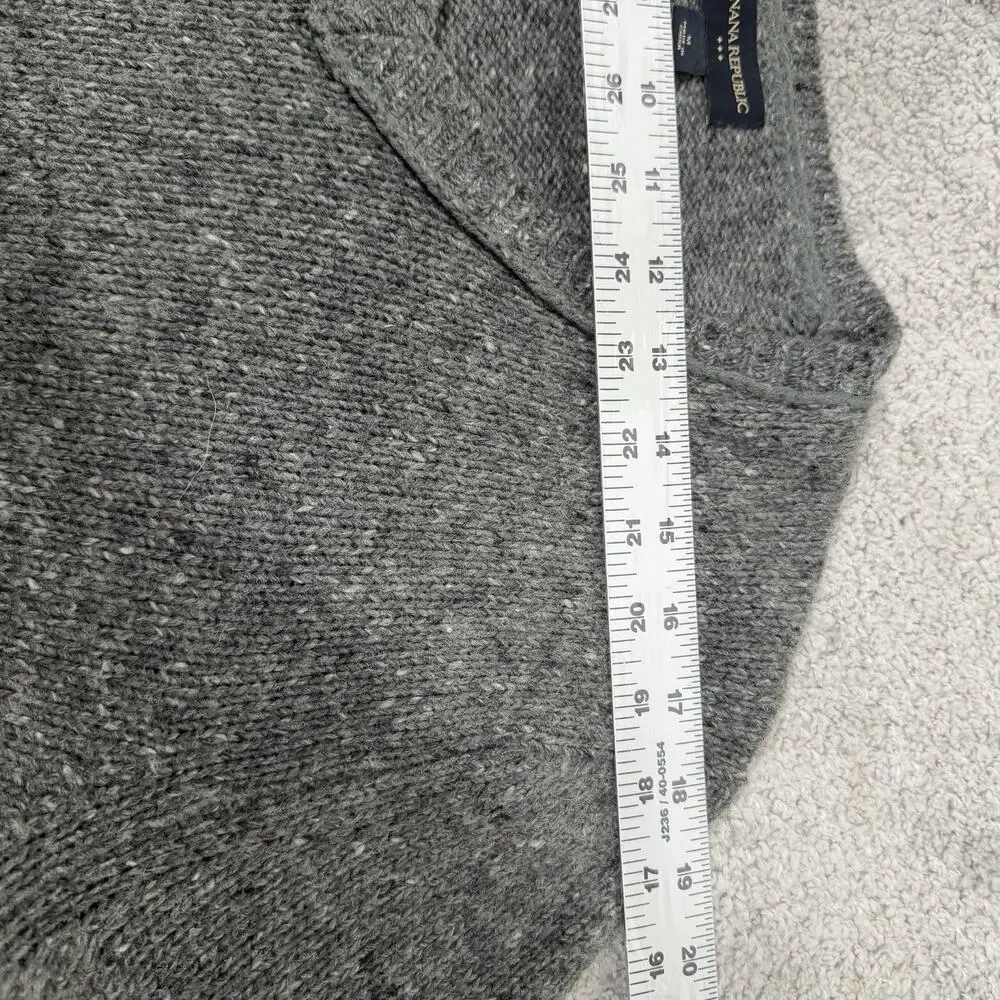 Banana Republic Men’s Lambswool Blend Gray V-Neck Sweater Size M